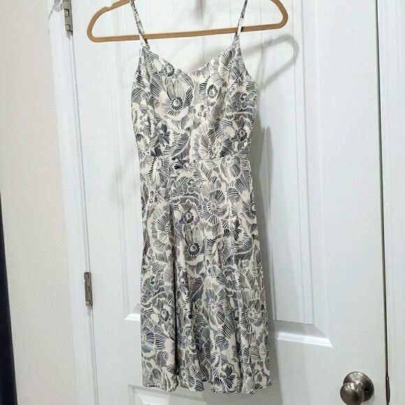 Old Navy woman's floral dress, Nwt, Size XSMALL - Picture 1 of 5